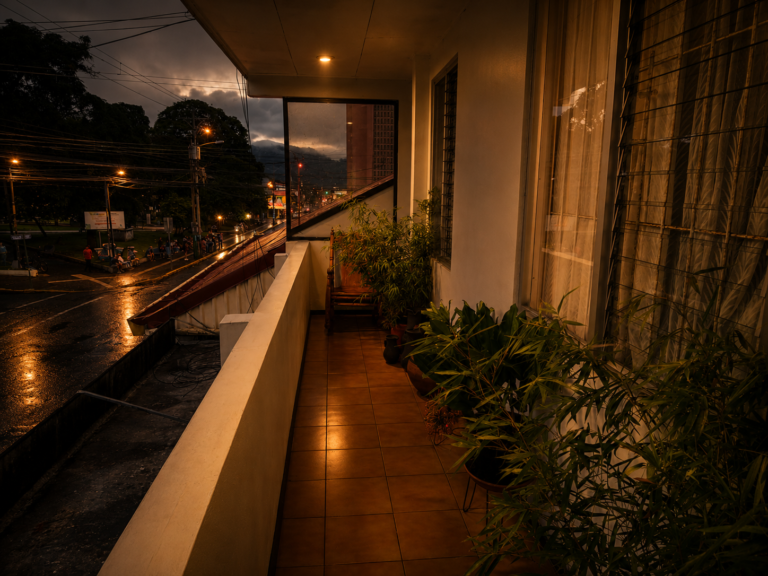 Local Comercial con Apartamento